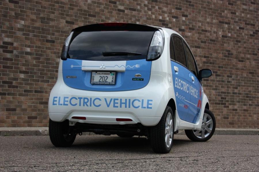 Mitsubishi i-MiEV (JDM) 2010 года  (фото 28 из 50)